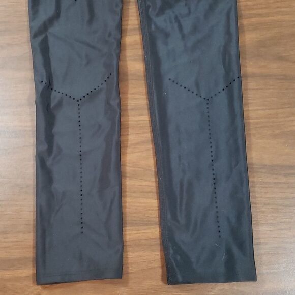 Electric Yoga Laser Cut Design Leggings Sexy Line Up the Back of Your Leg Medium - Picture 3 of 7